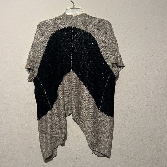Daytrip sequined shrug size M - Picture 4 of 4
